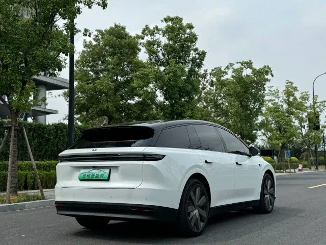 Li Auto i6 — Фото автомобиля 8