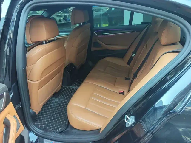 BMW 5 Series — Фото автомобиля 13