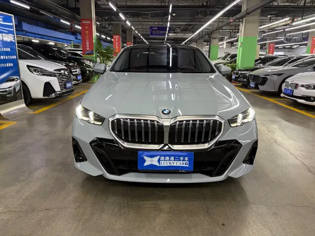 BMW 5 Series — Фото автомобиля 2