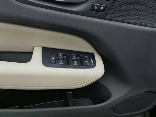 Volvo XC60 — Фото автомобиля 9