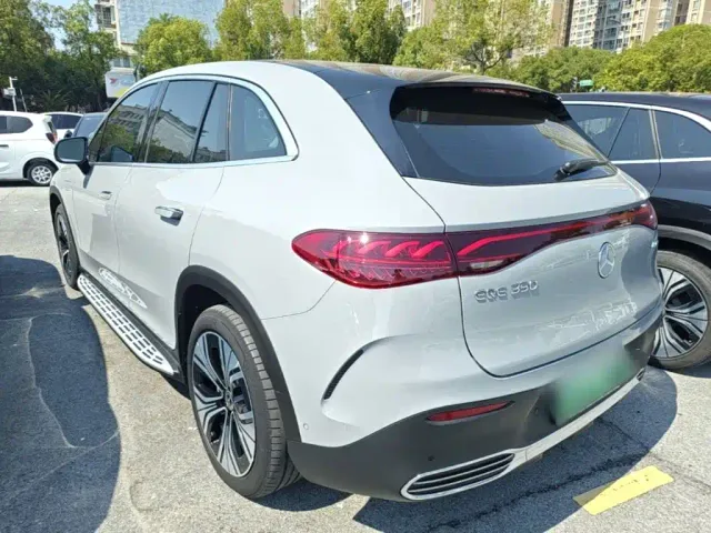 Mercedes-Benz EQE SUV — Фото автомобиля 4