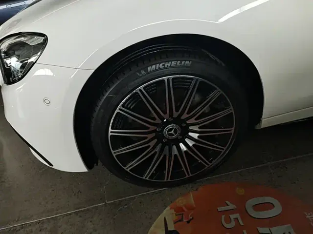 Mercedes-Benz E-Class — Фото автомобиля 22