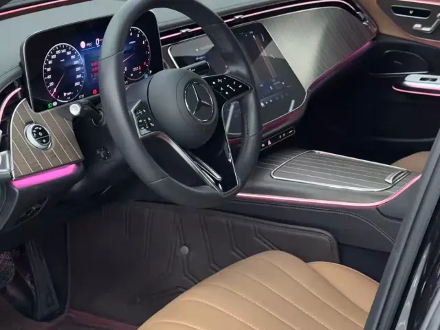 Mercedes-Benz E-Class — Фото автомобиля 3