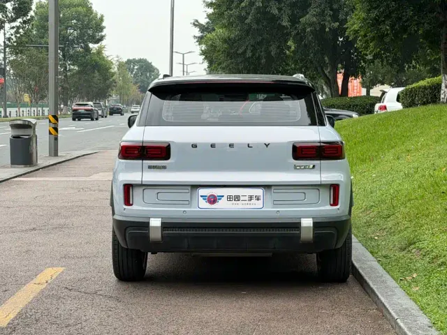 Geely ICON — Фото автомобиля 5