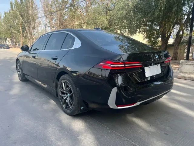 BMW 5 Series — Фото автомобиля 8