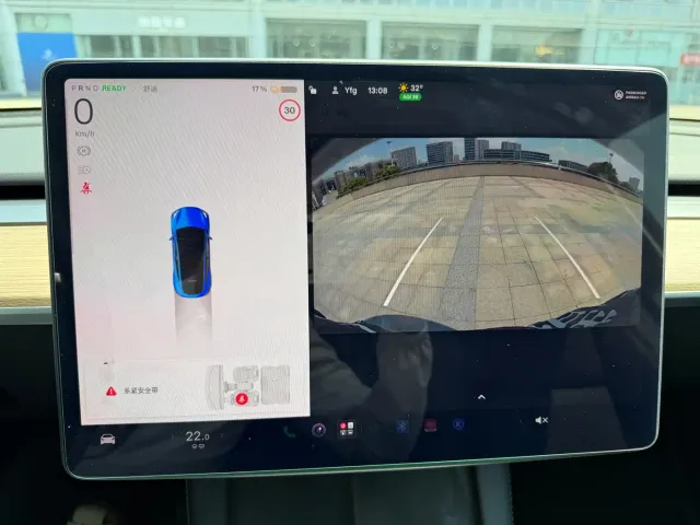 Tesla Model Y — Фото автомобиля 12