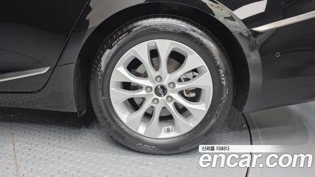 Kia K8 2.5 Бензин 2WD — Фото автомобиля 20