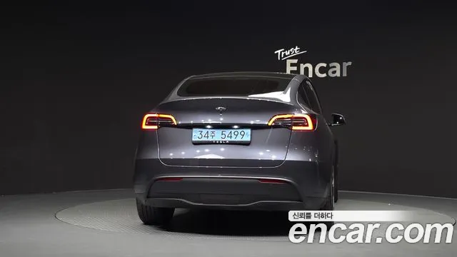 Tesla Model Y — Фото автомобиля 4