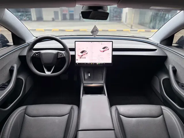 Tesla Model 3 — Фото автомобиля 10