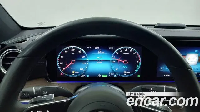 Mercedes-Benz E-Class — Фото автомобиля 8