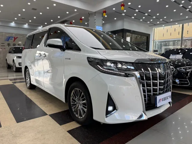 Toyota Alphard — Фото автомобиля 3