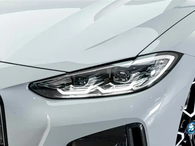 BMW i4 — Фото автомобиля 4