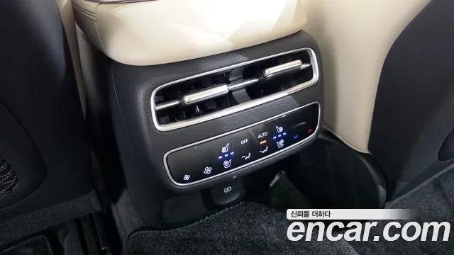 Genesis GV70 — Фото автомобиля 25