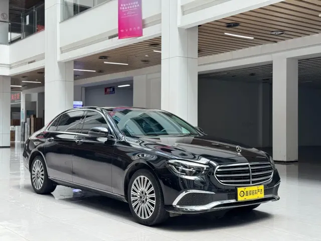 Mercedes-Benz E-Class — Фото автомобиля 3