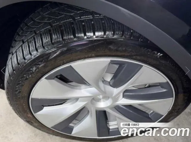 Tesla Model Y — Фото автомобиля 9