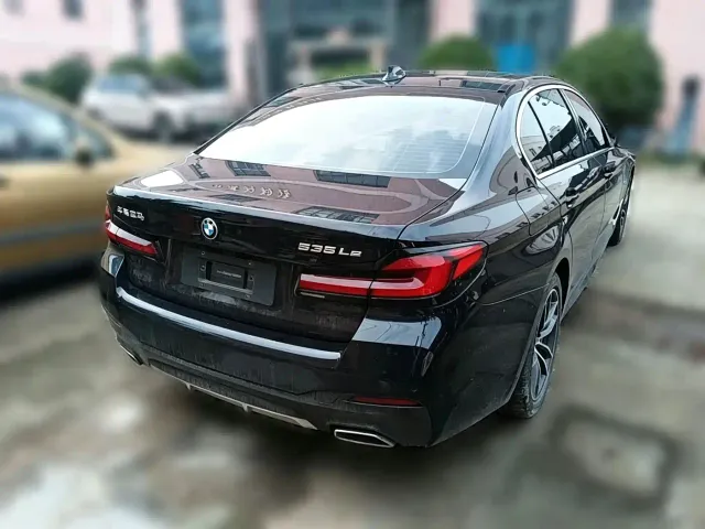 BMW 5 Series — Фото автомобиля 9