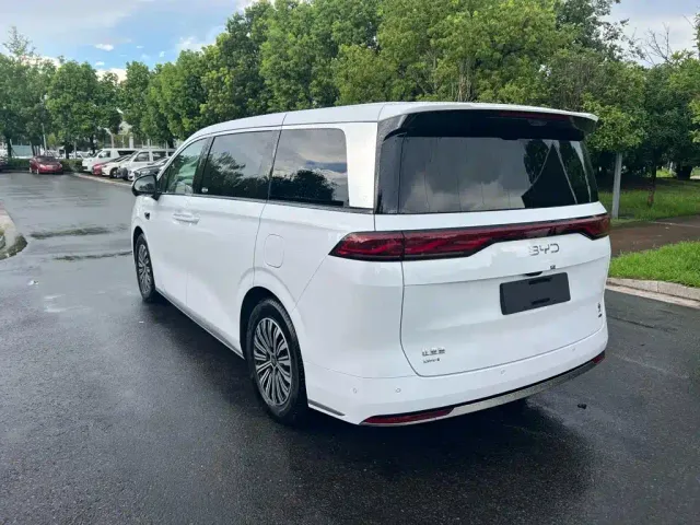 BYD Xia — Фото автомобиля 4