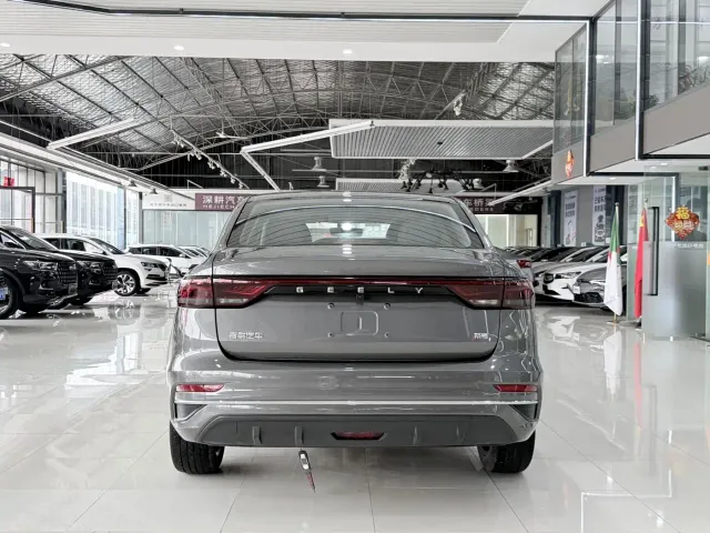 Geely Emgrand — Фото автомобиля 13