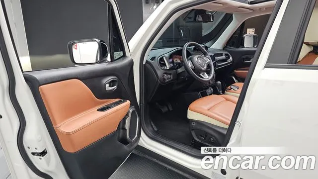 Jeep Renegade — Фото автомобиля 8