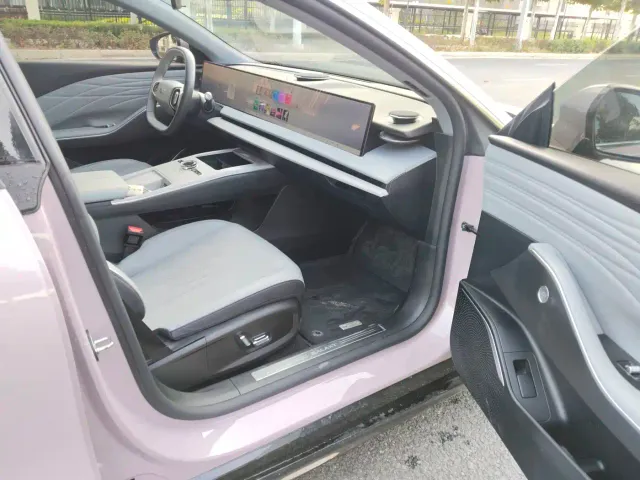 Geely Galaxy E8 — Фото автомобиля 10