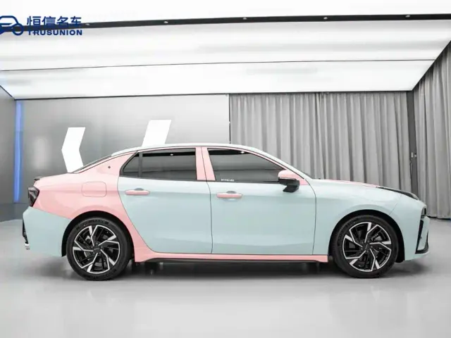 Lynk & Co 03 — Фото автомобиля 4