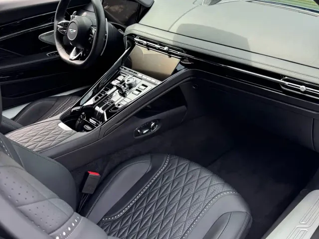 Aston Martin DB12 — Фото автомобиля 17