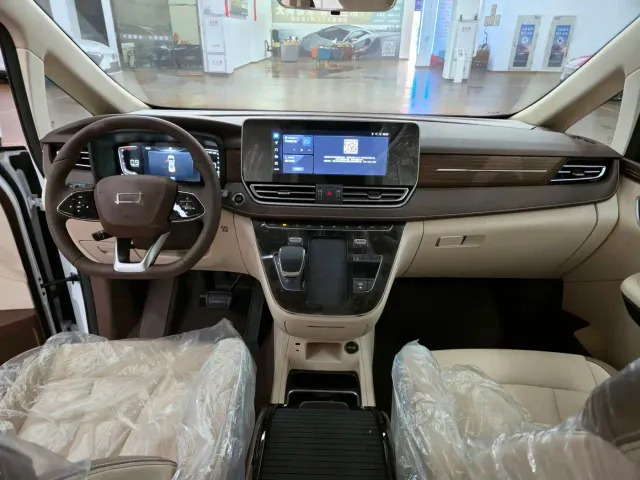 Bestune Besturn M9 — Фото автомобиля 21