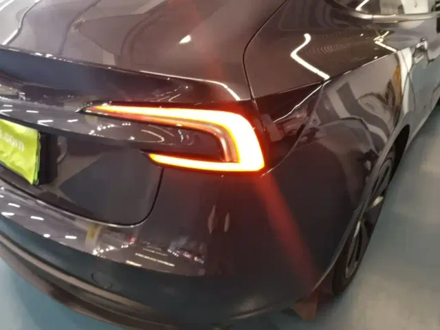 Tesla Model 3 — Фото автомобиля 7