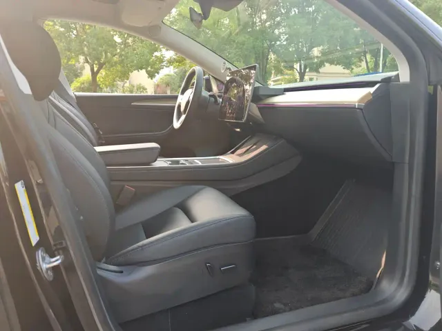 Tesla Model Y — Фото автомобиля 19