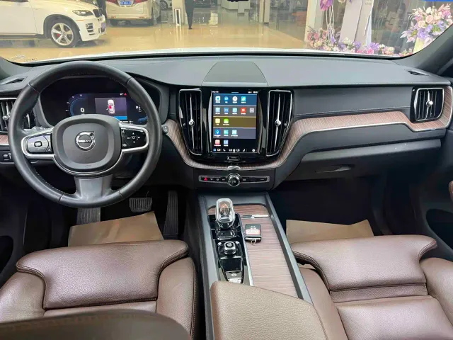 Volvo XC60 — Фото автомобиля 14