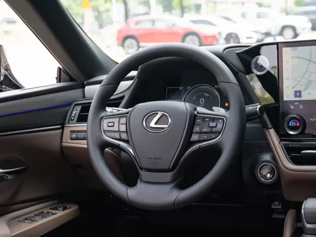 Lexus ES — Фото автомобиля 14