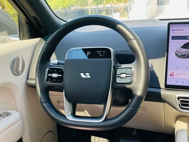Li Auto L8 — Фото автомобиля 13