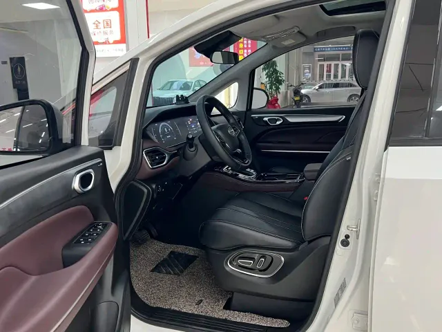 GAC Trumpchi M6 — Фото автомобиля 4