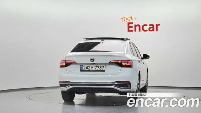 Volkswagen Jetta — Фото автомобиля 4
