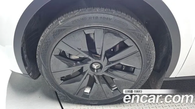Tesla Model Y — Фото автомобиля 4