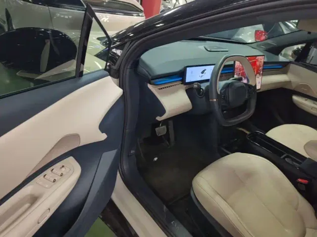 Lynk & Co Z20 — Фото автомобиля 15