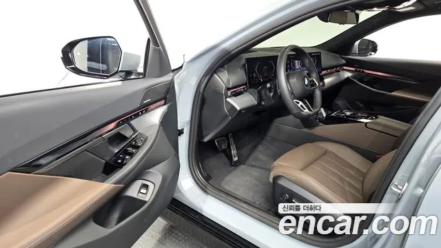 BMW 5-Series — Фото автомобиля 10