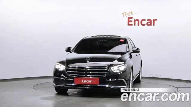 Mercedes-Benz E-Class — Фото автомобиля 3