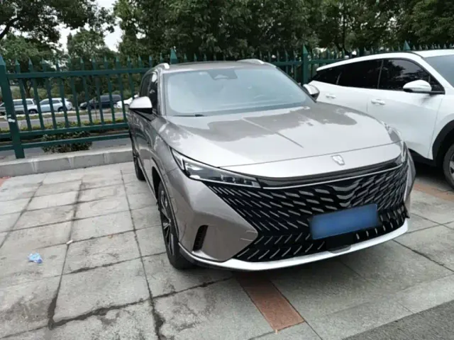 Roewe RX5 — Фото автомобиля 3