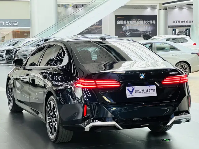 BMW 5 Series — Фото автомобиля 9