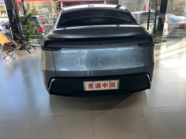 Tesla Model Y — Фото автомобиля 5