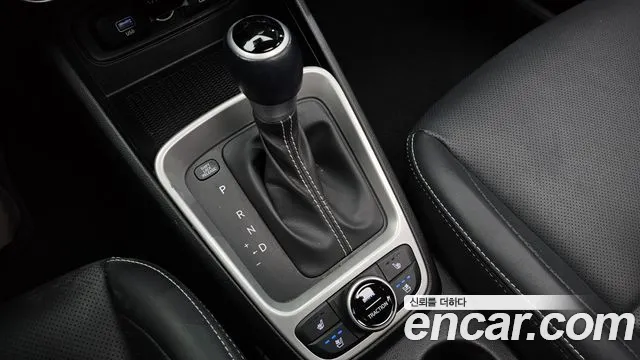 Hyundai Venue — Фото автомобиля 9
