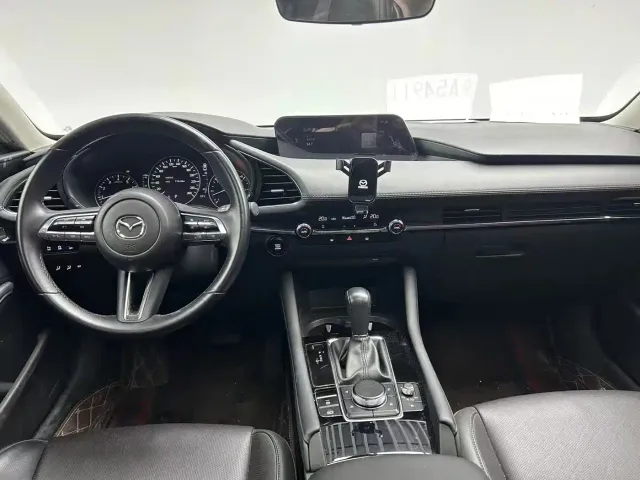 Mazda Axela — Фото автомобиля 9