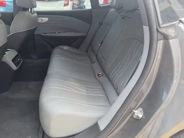 Geely Galaxy E8 — Фото автомобиля 13