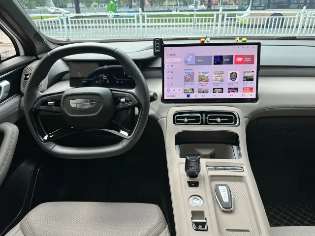 Geely Boyue L — Фото автомобиля 13