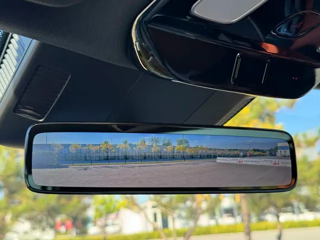 Li Auto L9 — Фото автомобиля 15