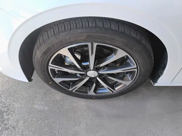Geely Emgrand — Фото автомобиля 22