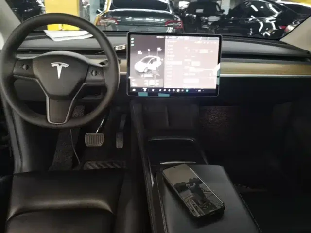 Tesla Model Y — Фото автомобиля 9