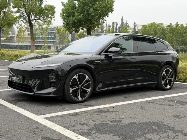 Фотография автомобиля — Nio ET5 Touring