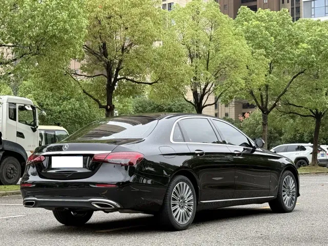 Mercedes-Benz E-Class — Фото автомобиля 6